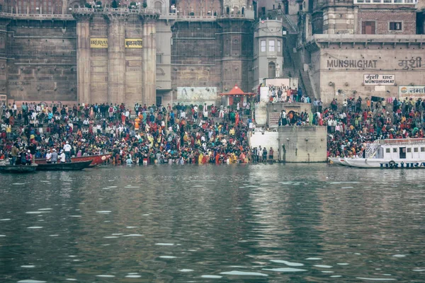 Varanasi Indie Listopada 2018 Widok Niewiadomych Indian Osób Uczestniczy Świętować — Zdjęcie stockowe