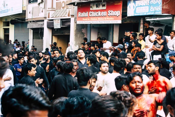 Varanasi Hindistan Kasım 2018 Bilinmeyenli Şii Müslümanlar Görünümünü Kullanın Zincirleri — Stok fotoğraf