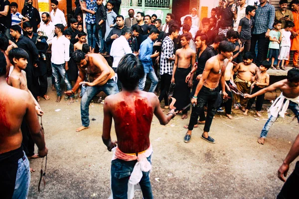 Varanasi Hindistan Kasım 2018 Bilinmeyenli Şii Müslümanlar Görünümünü Kullanın Zincirleri — Stok fotoğraf