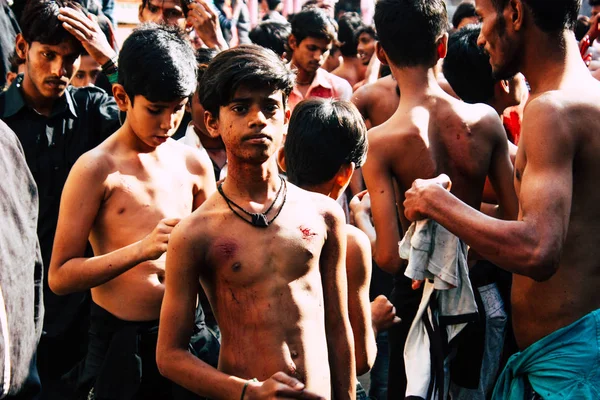 Varanasi Indie Listopadu 2018 Pohled Neznámých Šíitských Muslimů Pomocí Řetězů — Stock fotografie