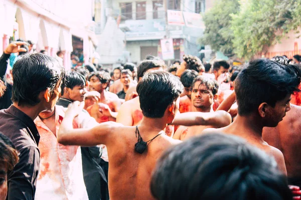 Varanasi Indie Listopadu 2018 Pohled Neznámých Šíitských Muslimů Pomocí Řetězů — Stock fotografie