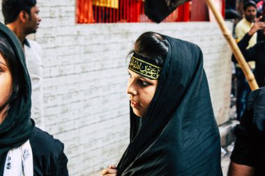 Varanasi Hindistan 17 Kasım 2018 Şii Müslümanlar çocuklar katılın bir alay Aşure anmalar Varanasi Arap bölgesi içinde bir parçası olarak bilinmeyen görünümü