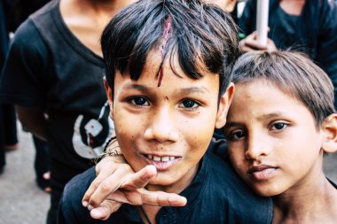 Varanasi Hindistan 17 Kasım 2018 Şii Müslümanlar çocuklar katılın bir alay Aşure anmalar Varanasi Arap bölgesi içinde bir parçası olarak bilinmeyen görünümü