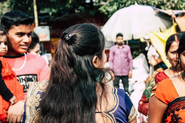 Varanasi Índia Novembro 2018 Vista Povo Indiano Desconhecido Indo Casamento — Fotografia de Stock