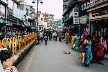 Varanasi Hindistan 19 Kasım 2018 Varanasi sokaklarında bir düğüne öğleden sonra bir bilinmeyenli Hint insanlar görünümünü