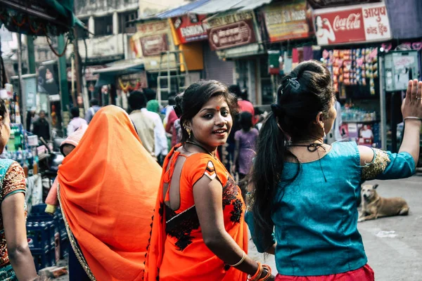 Varanasi Indien November 2018 Visa Okända Indiska Folk Går Till — Stockfoto