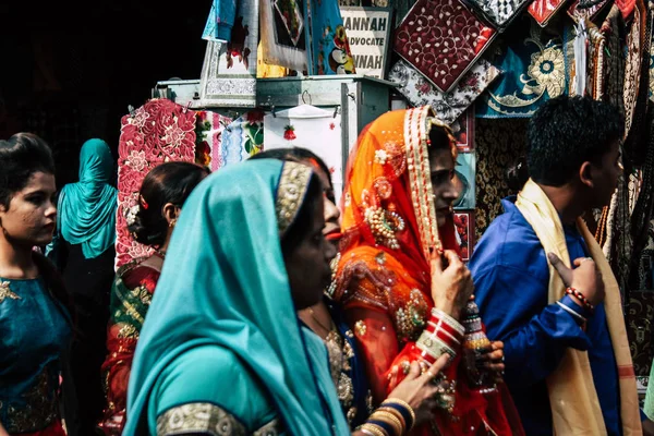 Varanasi Índia Novembro 2018 Vista Povo Indiano Desconhecido Indo Casamento — Fotografia de Stock