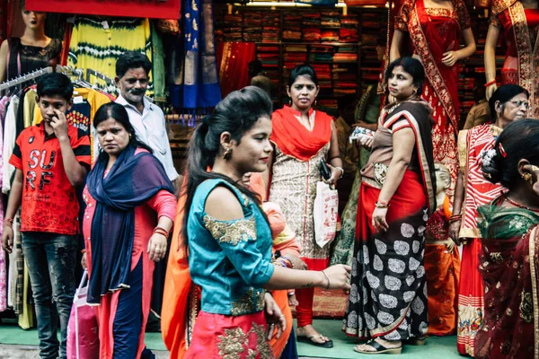 Varanasi Indiach Listopada 2018 Widok Niewiadomych Indian Ludzi Udających Się — Zdjęcie stockowe