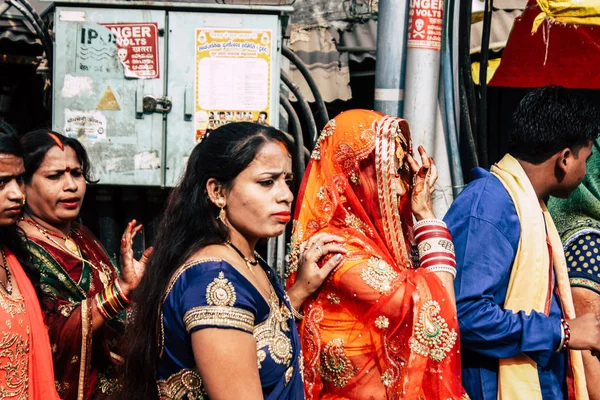 Varanasi Indien November 2018 Visa Okända Indiska Folk Går Till — Stockfoto