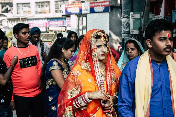 Varanasi Indien November 2018 Visa Okända Indiska Folk Går Till — Stockfoto