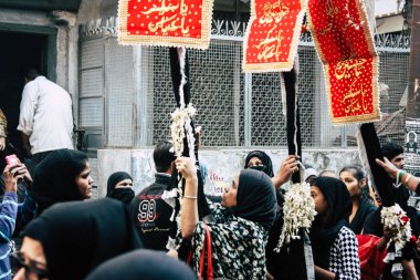 Varanasi Hindistan 17 Kasım 2018 bilinmeyenli Şii Müslümanlar görünümünü Aşure anmalar Varanasi Arap bölgesi içinde bir parçası olarak bir alay katılın