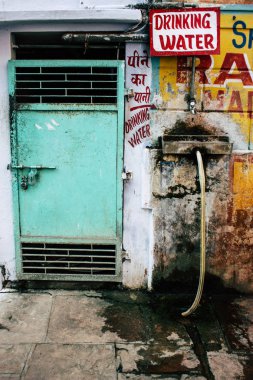 Varanasi Hindistan 19 Kasım 2018 Varanasi eski bölge öğleden sonra dar sokak görünümü