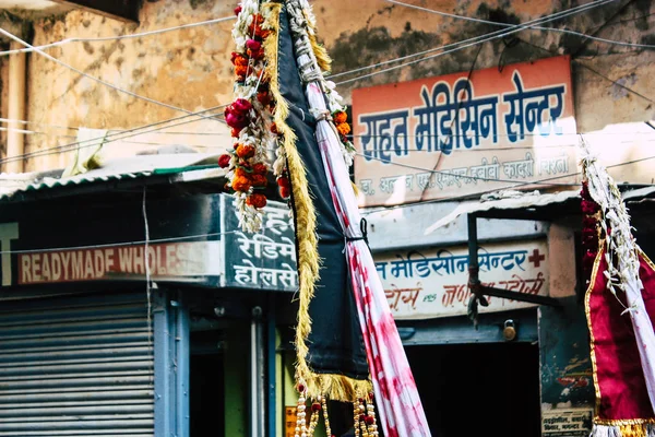 2018 日バラナシ インド バラナシのアラビア地区に阿修羅の記念行事の一環として行列に参加する未知数シーア派イスラム教徒のビュー — ストック写真