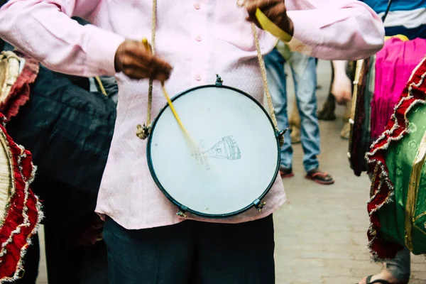 Varanasi India Novembre 2018 Veduta Musicisti Sconosciuti Che Suonano Processione — Foto Stock