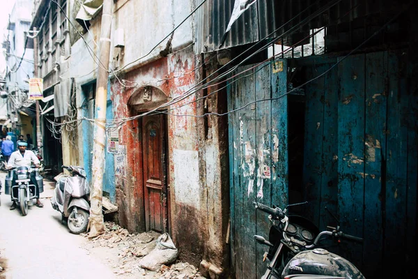 Varanasi India Noviembre 2018 Vista Calle Estrecha Antiguo Barrio Varanasi — Foto de Stock