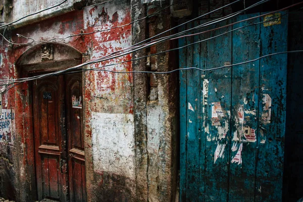 Varanasi Índia Novembro 2018 Fechar Porta Tradicional Rua Estreita Antigo — Fotografia de Stock