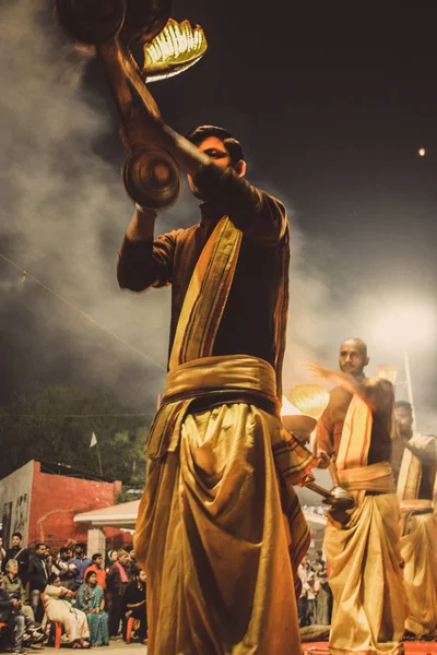 Varanasi Hindistan Kasım 2018 Assi Ghat Gece Ganga Aarti Törende — Stok fotoğraf