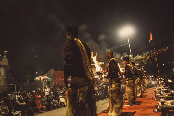 Varanasi Hindistan Kasım 2018 Assi Ghat Gece Ganga Aarti Törende — Stok fotoğraf