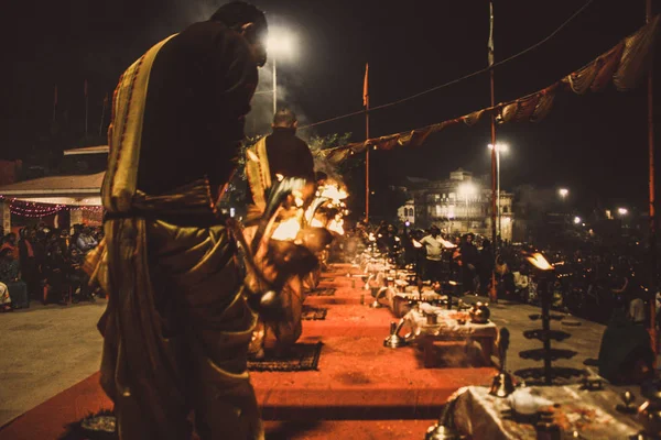 Varanasi Hindistan Kasım 2018 Assi Ghat Gece Ganga Aarti Törende — Stok fotoğraf