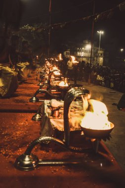 Varanasi Hindistan 14 Kasım 2018 Assi ghat gece Ganga Aarti törende görünümünü