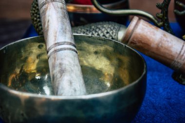 Arambol Goa Hindistan 24 Kasım 2018 dekorasyon nesneleri bir Hatıra Eşyası dükkanında satılan Closeup sabah Arambol ana caddede bulunan