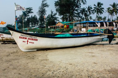 Arambol Goa Hindistan 24 Kasım 2018 geleneksel Goan balık teknede Arambol beach öğleden sonra görünümünü
