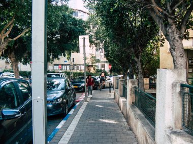 Tel Aviv İsrail 25 Kasım 2018 bilinmeyen İsrail halkının öğleden sonra Tel Aviv sokaklarında yürüyüş görünümü
