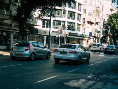 Tel Aviv İsrail 25 Kasım 2018 Tel Aviv sokaklarında öğleden sonra haddeleme geleneksel İsrail taksi görünümünü