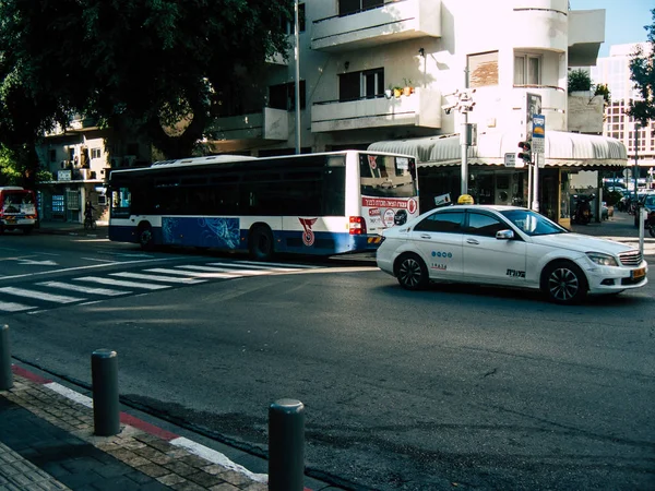 特拉维夫以色列2018年11月25日下午以色列传统出租车在特拉维夫街头翻滚的景色 — 图库照片
