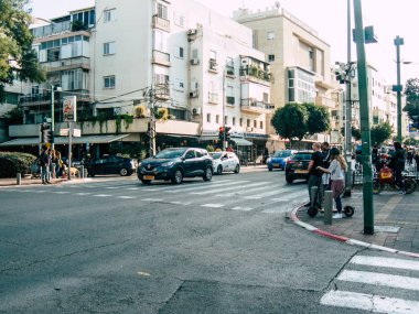 Tel Aviv İsrail 06 Aralık 2018 David Ben Gurion Road, Tel Aviv öğleden sonra bilinmeyen İsrail insanlar görünümünü
