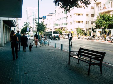 Tel Aviv İsrail 06 Aralık 2018 David Ben Gurion Road, Tel Aviv öğleden sonra bilinmeyen İsrail insanlar görünümünü