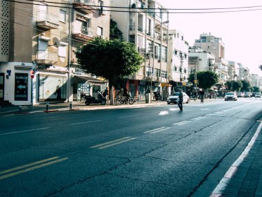 Tel Aviv İsrail 06 Aralık 2018 David Ben Gurion Road, Tel Aviv öğleden sonra bilinmeyen İsrail insanlar görünümünü