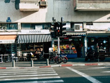 Tel Aviv İsrail 06 Aralık 2018 David Ben Gurion Road, Tel Aviv öğleden sonra bilinmeyen İsrail insanlar görünümünü