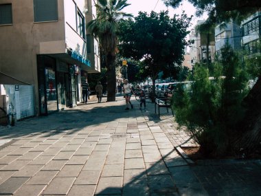 Tel Aviv İsrail 06 Aralık 2018 David Ben Gurion Road, Tel Aviv öğleden sonra bilinmeyen İsrail insanlar görünümünü