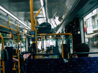 Tel Aviv İsrail 04 Aralık 2018 bilinmeyen İsrail insanlar öğleden sonra toplu taşımayla Tel Aviv city seyahat görünümünü