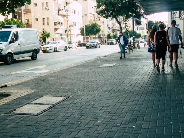 Tel Aviv İsrail 06 Aralık 2018 David Ben Gurion Road, Tel Aviv öğleden sonra bilinmeyen İsrail insanlar görünümünü