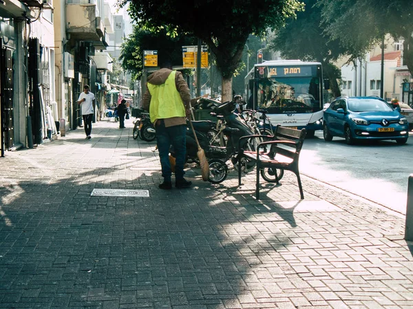 Tel Aviv İsrail 06 Aralık 2018 David Ben Gurion Road, Tel Aviv öğleden sonra bilinmeyen İsrail insanlar görünümünü