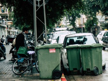 Tel Aviv İsrail 04 Aralık 2018 David Ben Gurion Road, Tel Aviv öğleden sonra bilinmeyen İsrail insanlar görünümünü