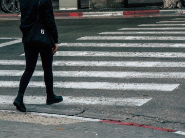 Tel Aviv İsrail 21 Aralık 2018 bilinmeyen İsrail halkının öğleden sonra Tel Aviv sokaklarında yürüyüş görünümü