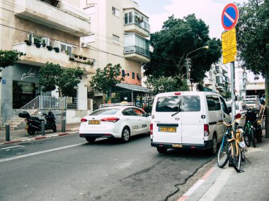 Tel Aviv İsrail 21 Aralık 2018 Tel Aviv sokaklarında öğleden sonra haddeleme geleneksel İsrail taksi görünümünü