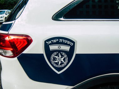 Tel Aviv İsrail 21 Aralık 2018 İsrail polis arabası görünümünü öğleden sonra Tel Aviv sokakta park
