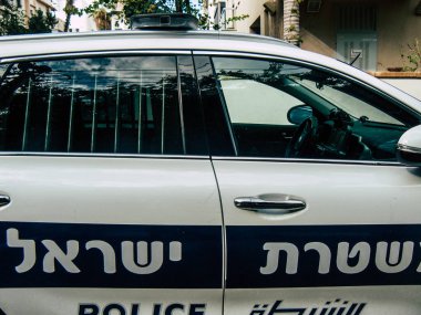 Tel Aviv İsrail 21 Aralık 2018 İsrail polis arabası görünümünü öğleden sonra Tel Aviv sokakta park