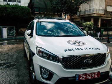 Tel Aviv İsrail 21 Aralık 2018 İsrail polis arabası görünümünü öğleden sonra Tel Aviv sokakta park