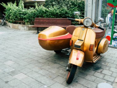 Tel Aviv İsrail 21 Aralık 2018 bir motosiklet görünümünü öğleden sonra Tel Aviv sokaklarında Park