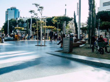 Tel Aviv İsrail 17 Ocak 2019 bilinmeyenli İsrail halkının öğleden sonra Tel Aviv sokaklarında yürüyüş görünümü