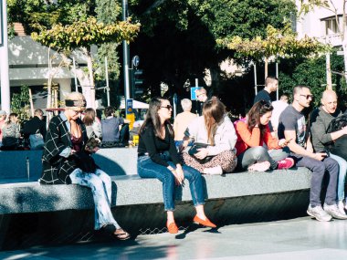 Tel Aviv İsrail 17 Ocak 2019 bilinmeyenli İsrail halkının öğleden sonra Tel Aviv sokaklarında yürüyüş görünümü