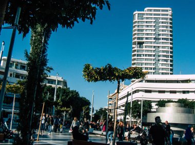 Tel Aviv İsrail 17 Ocak 2019 bilinmeyenli İsrail halkının öğleden sonra Tel Aviv sokaklarında yürüyüş görünümü