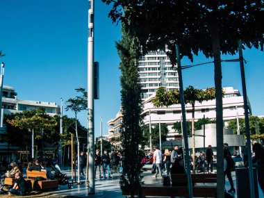 Tel Aviv İsrail 17 Ocak 2019 bilinmeyenli İsrail halkının öğleden sonra Tel Aviv sokaklarında yürüyüş görünümü