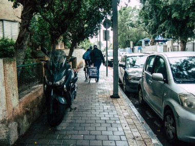 Tel Aviv İsrail 17 Ocak 2019 bilinmeyenli İsrail halkının öğleden sonra Tel Aviv sokaklarında yürüyüş görünümü