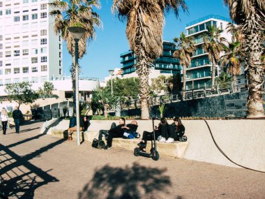 Tel Aviv İsrail 17 Ocak 2019 bilinmeyenli İsrail halkının öğleden sonra Tel Aviv sokaklarında yürüyüş görünümü